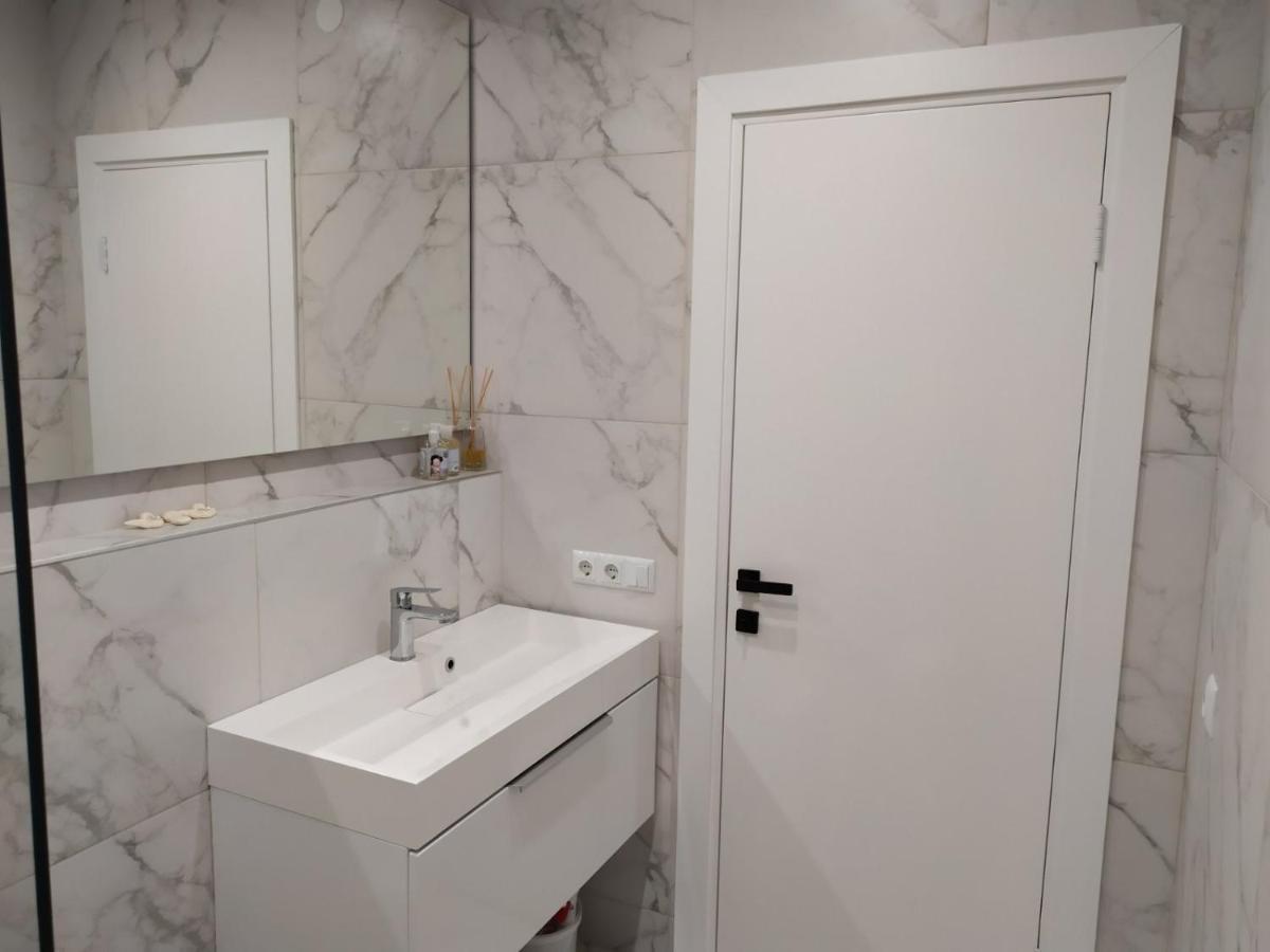 New Modern Apartment Uzjhorod Eksteriør billede